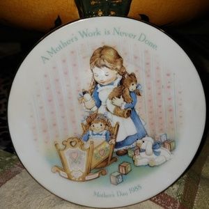 1988 Avon Mother's Day Plate-Caucasian